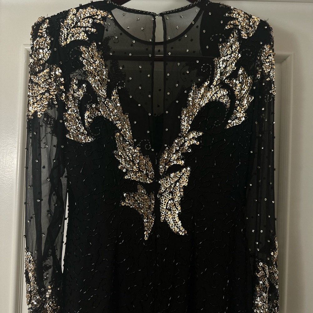 Elegant Black and Gold Sequin Dress - Picture 2 of 13